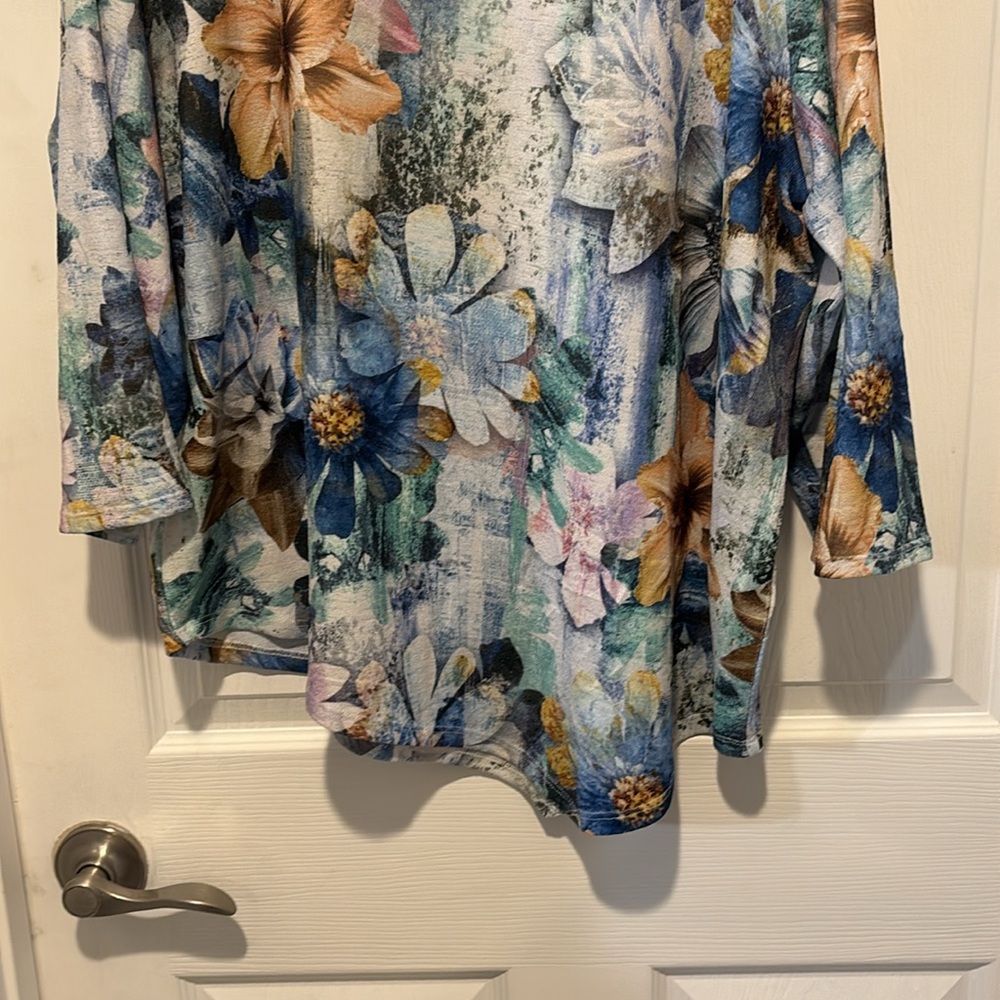 ALFRED DUNNER Asymmetrical Floral Top w/Rhinestones on Collar - Picture 9 of 9